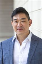 Headshot of Raymond Cho